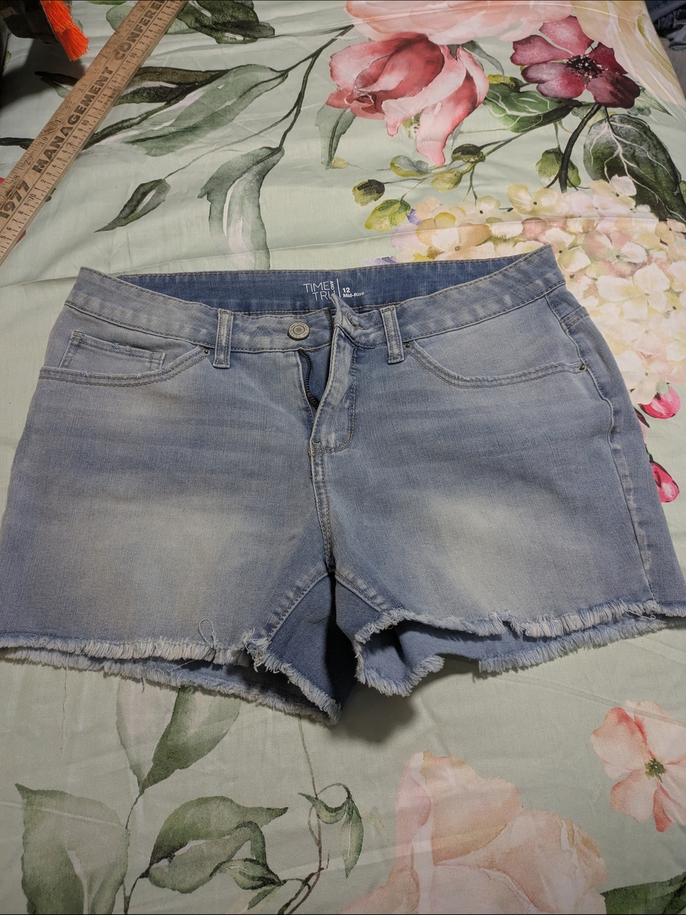 Time And Tru Light Blue Denim Frayed Hem Women's Shorts